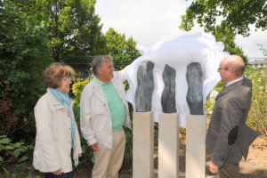 Pressebericht – „Skulptur „Corresponding Forms“ von Oberbürgermeister Lewe (Münster) und Bezirksbürgermeister Schmidt im Hiltruper Museumspark enthüllt“